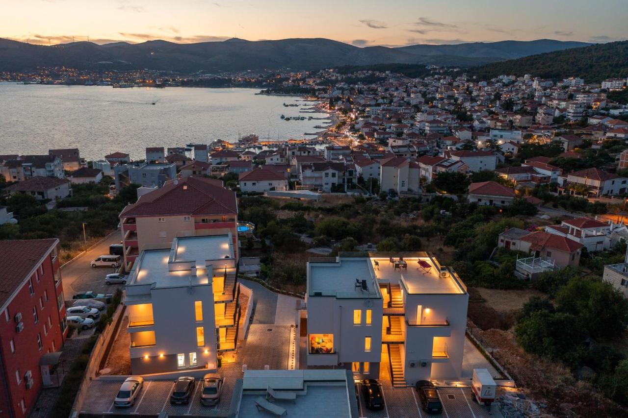 Apartment Alegria In Okrug With Heated Pool, Sea View, Jacuzzi, Wifi Трогир Экстерьер фото