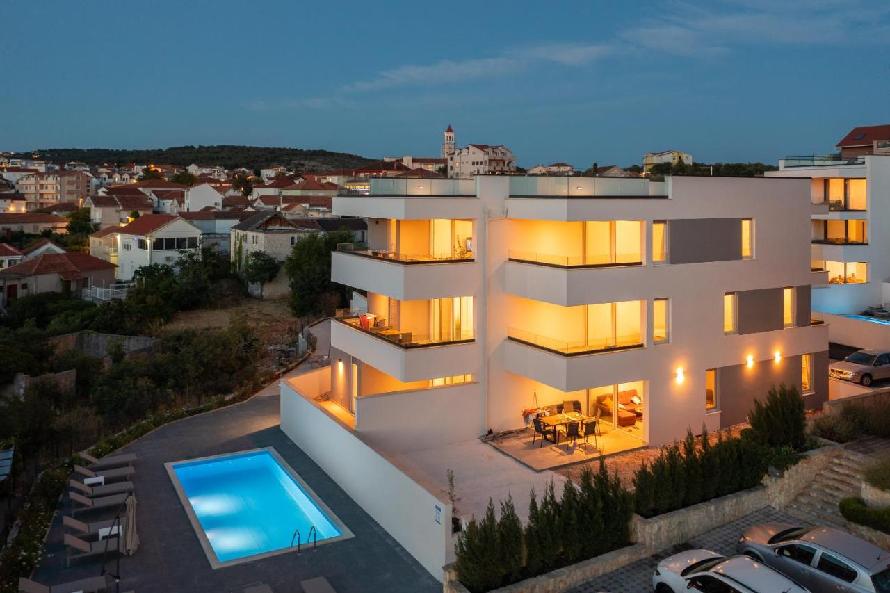Apartment Alegria In Okrug With Heated Pool, Sea View, Jacuzzi, Wifi Трогир Экстерьер фото