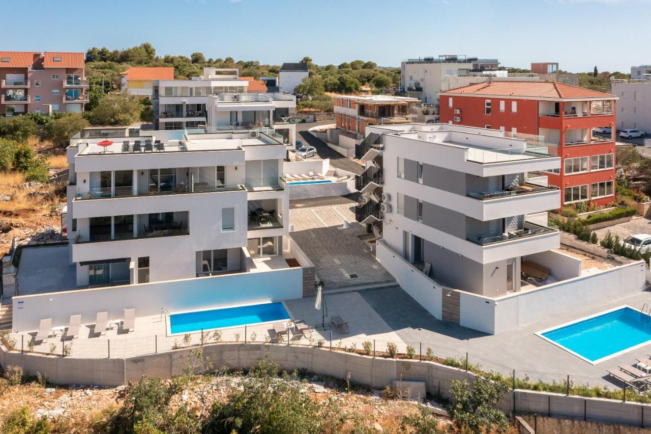 Apartment Alegria In Okrug With Heated Pool, Sea View, Jacuzzi, Wifi Трогир Экстерьер фото