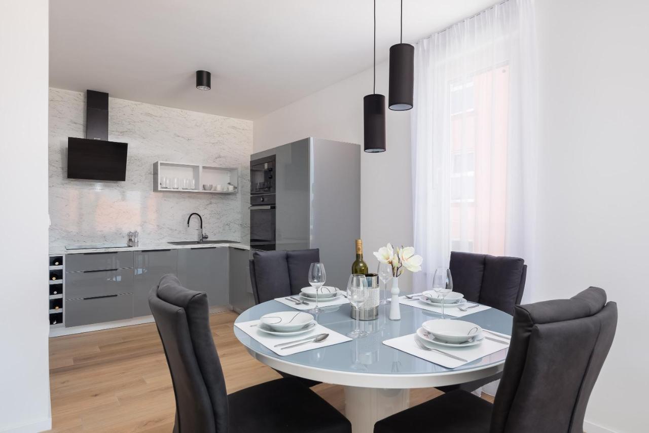 Apartment Alegria In Okrug With Heated Pool, Sea View, Jacuzzi, Wifi Трогир Экстерьер фото