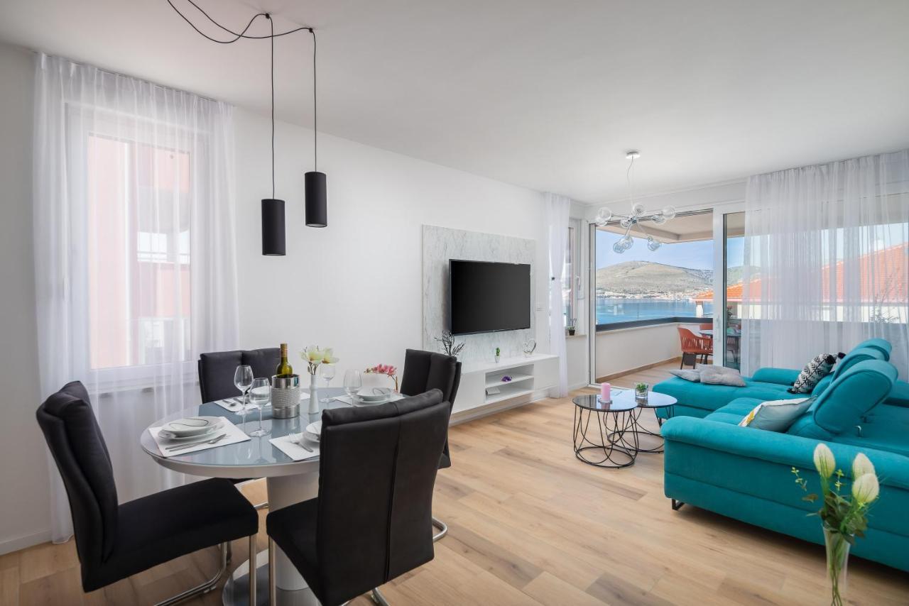 Apartment Alegria In Okrug With Heated Pool, Sea View, Jacuzzi, Wifi Трогир Экстерьер фото