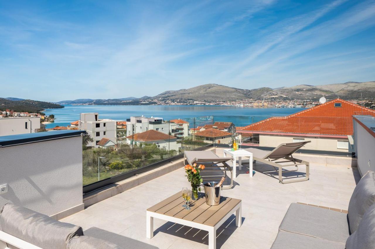 Apartment Alegria In Okrug With Heated Pool, Sea View, Jacuzzi, Wifi Трогир Экстерьер фото