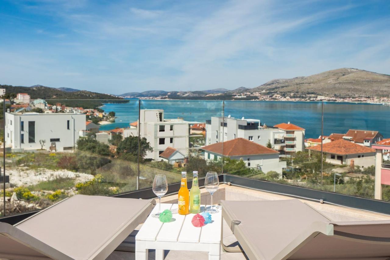 Apartment Alegria In Okrug With Heated Pool, Sea View, Jacuzzi, Wifi Трогир Экстерьер фото
